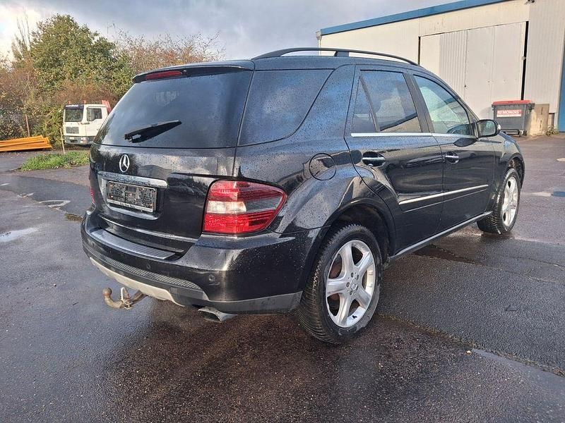 Gebraucht Mercedes ML320 224 PS (164 kW) 2007 Schwarz SUV