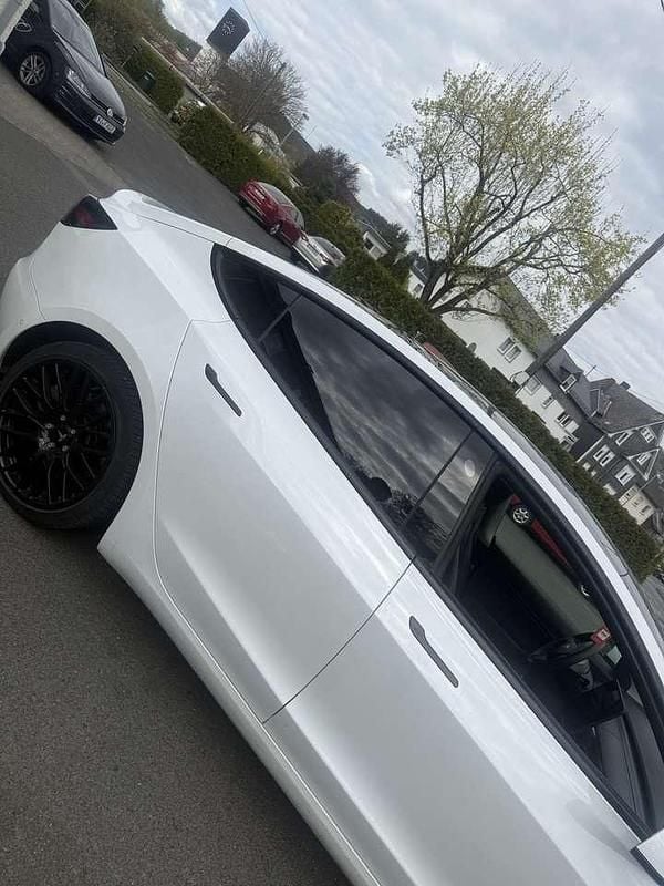 Second-hand Tesla Model 3 324 kW (441 CP) 2021 Berlinǎ