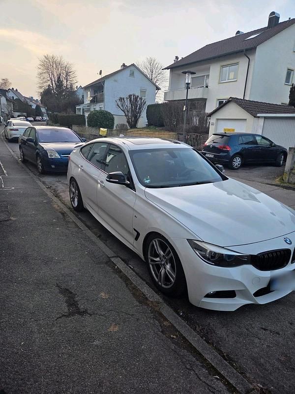 Gebraucht BMW 330 252 PS (185 kW) 2017 Weiß Limousine