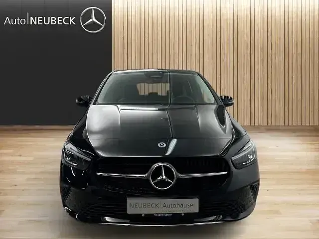 Gebraucht Mercedes B250 Progressive 224 PS (164 kW) 2024 Lack kosmosschwarz Kleinwagen