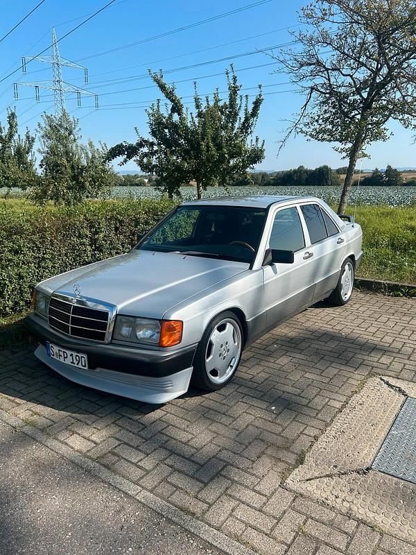 Silber Gebraucht 1989 Mercedes 190 Limousine | 6.999 € - Bild 1/4
