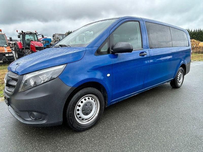 Blau Gebraucht 2017 Mercedes Vito Van / Kleinbus | 14.900 € (Teuer) - Bild 1/4