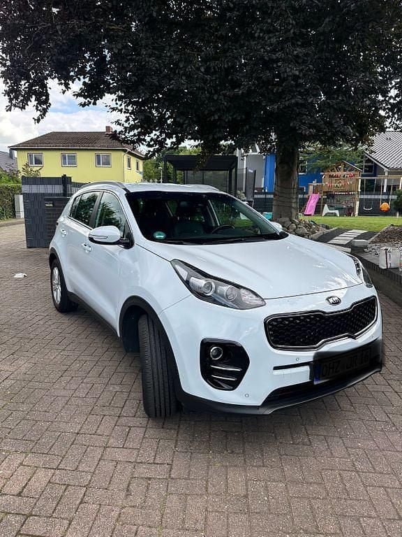 Weiß Gebraucht 2017 Kia Sportage DREAM-TEAM Edition SUV | 14.450 € (Guter Preis) - Bild 1/4