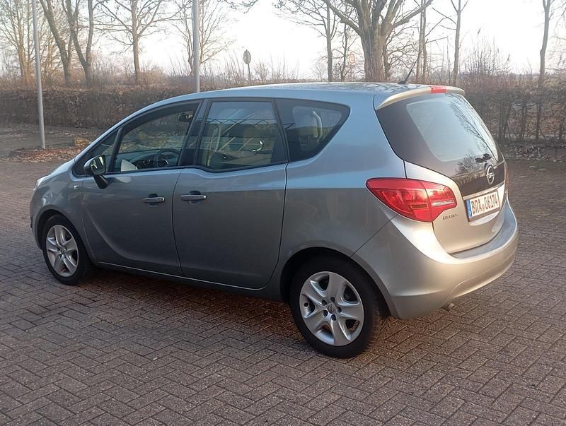 Gebraucht Opel Meriva 101 PS (74 kW) 2010 Van / Kleinbus