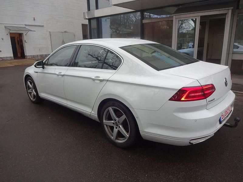 Gebraucht VW Passat Comfortline 125 PS (91 kW) 2016 Weiß Limousine