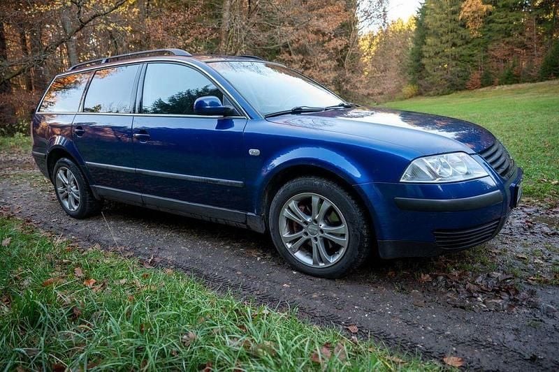 Blau Gebraucht 2001 VW Passat Kombi | 2.990 € (Etwas zu teuer) - Bild 1/4