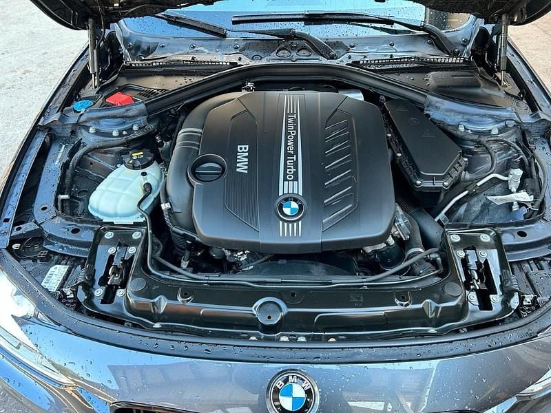 Gebraucht BMW 330 258 PS (189 kW) 2017 Grau Kombi