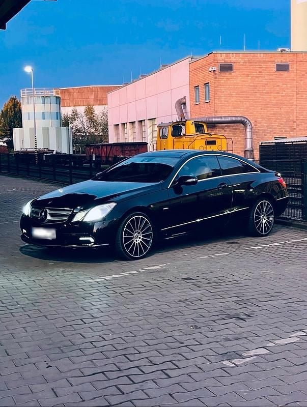 Gebraucht Mercedes E350 293 PS (215 kW) 2009 Schwarz Coupé