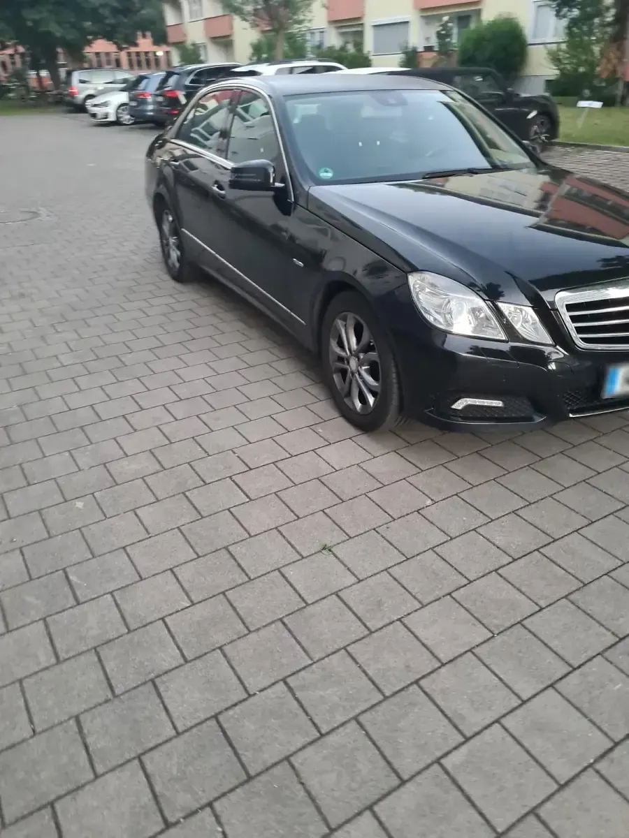 Używany Mercedes E200 184 KM (135 kW) 2009 Czarny Sedan/Limuzyna
