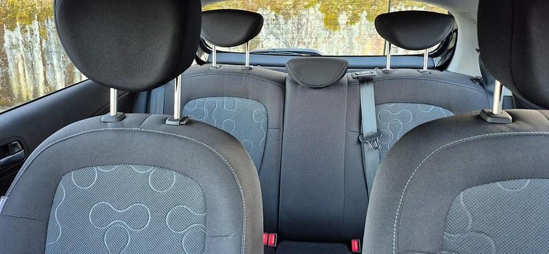 Gebraucht Hyundai i20 78 PS (57 kW) 2010 Schwarz Kleinwagen