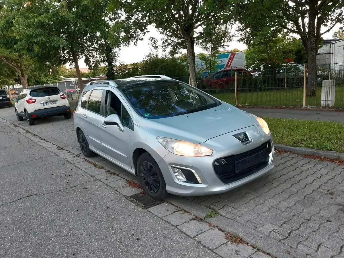 Gebraucht Peugeot 308 82 PS (60 kW) 2012 Silber Kombi