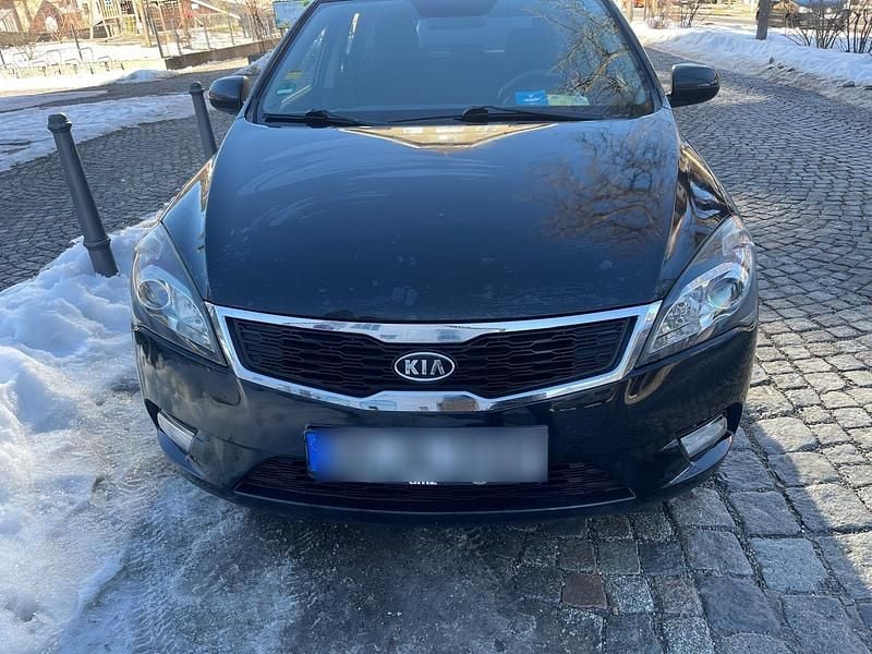 Schwarz Gebraucht 2011 Kia Ceed Kleinwagen | 2.800 € (Guter Preis) - Bild 1/4