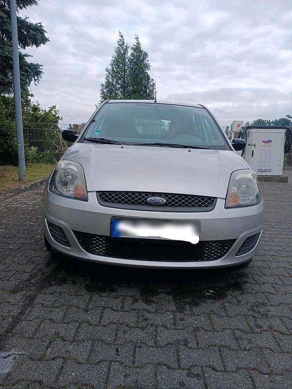 Silber Gebraucht 2007 Ford Fiesta Kleinwagen | 1.590 € (Fairer Preis) - Bild 1/4