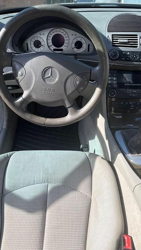 Gebraucht Mercedes E270 Avantgarde 177 PS (130 kW) 2002 Blau Limousine