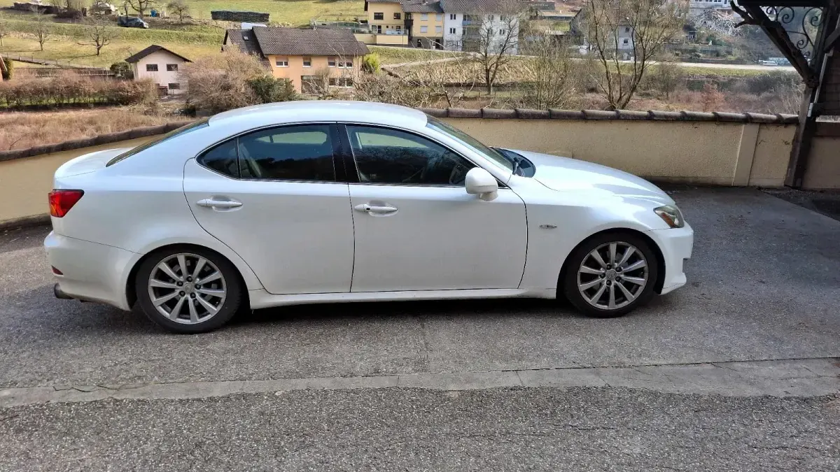 Gebraucht Lexus IS250 Luxury Line 208 PS (152 kW) 2008 Weiß Limousine
