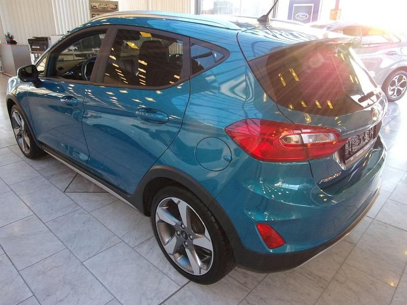 Gebraucht Ford Fiesta Active 101 PS (74 kW) 2018 Blau Kleinwagen