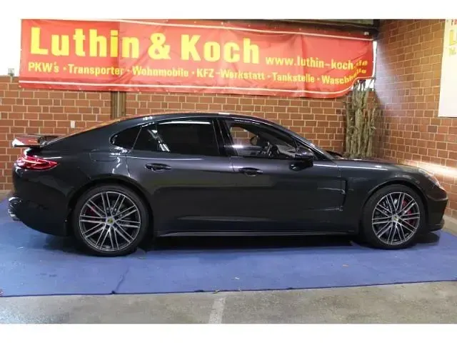 Gebraucht Porsche Panamera Turbo 549 PS (403 kW) 2017 Grau Kleinwagen