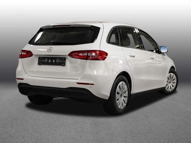 Weiss Gebraucht 2022 Mercedes B180 Van / Kleinbus | 27.449 € (Fairer Preis) - Bild 1/4