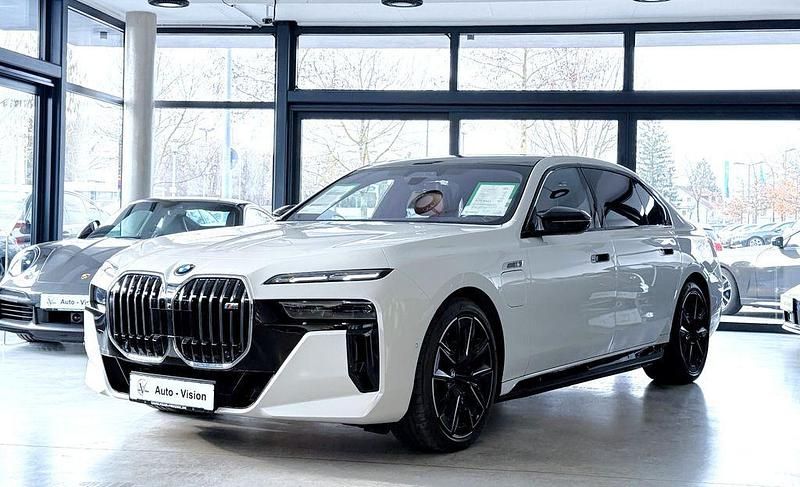 Gebraucht BMW M760e Performance 571 PS (419 kW) 2023 Weiß Limousine