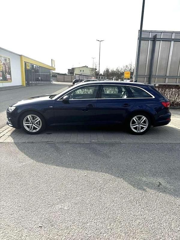 Second-hand Audi A4 S-Line 190 CP (139 kW) 2019 Albastru Break