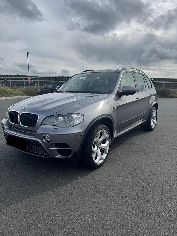 Grau Gebraucht 2010 BMW X5 SUV | 10.800 € - Bild 1/4