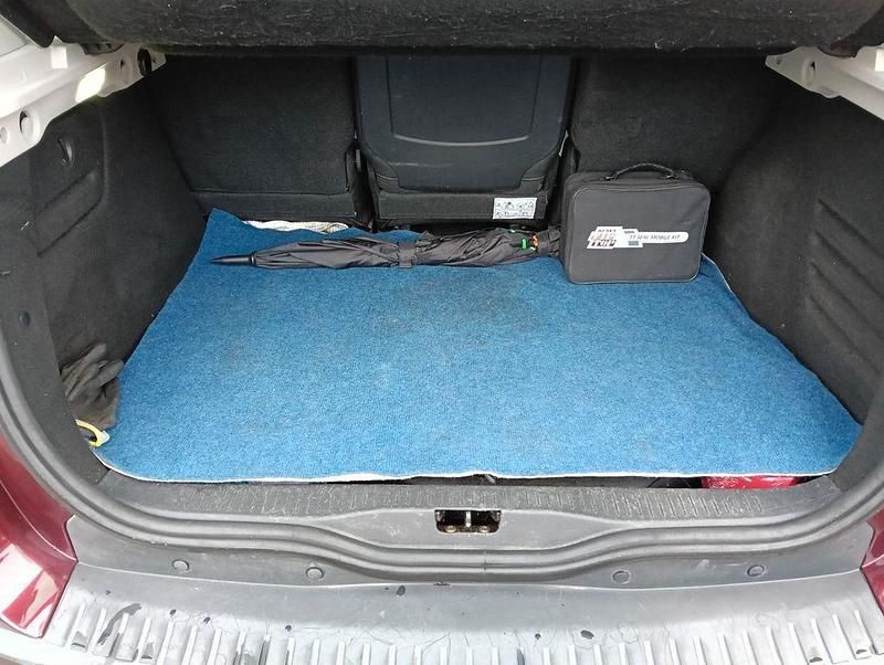 Rot Gebraucht 2013 Renault Scénic III Bose Edition Van / Kleinbus | 9.500 € (Etwas zu teuer) - Bild 1/4