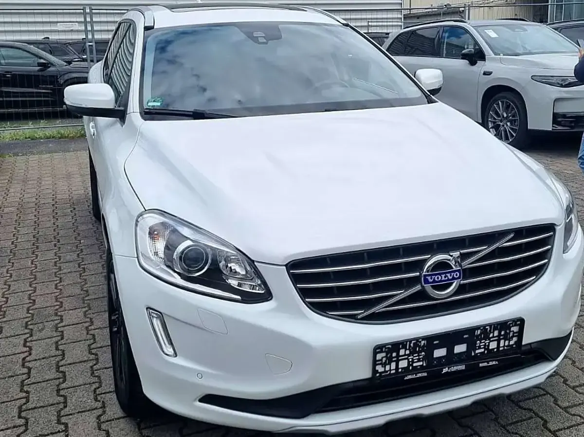 Gebraucht Volvo XC60 Momentum 190 PS (139 kW) 2017 Weiß SUV