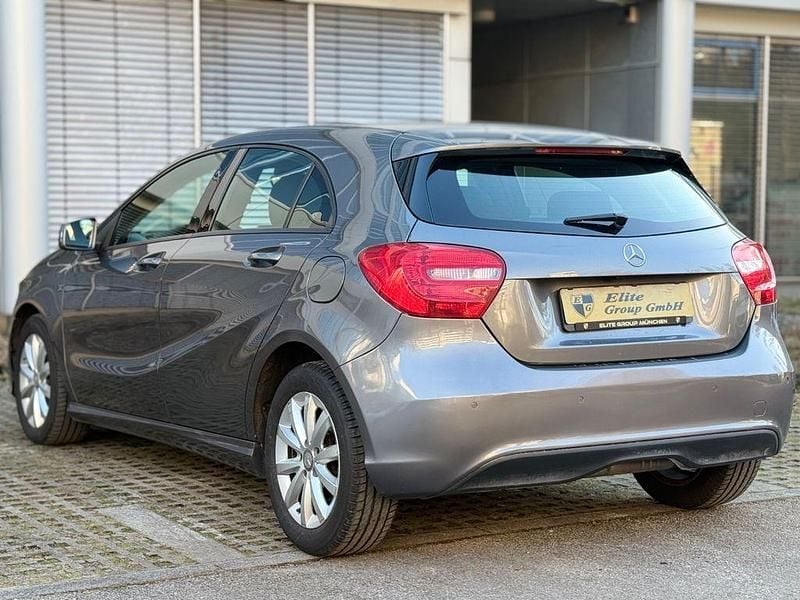 Gebraucht Mercedes A180 109 PS (80 kW) 2013 Grau Limousine