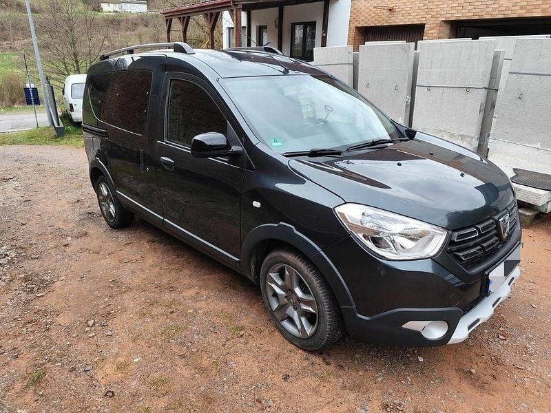 Gebraucht Dacia Dokker Celebration 90 PS (66 kW) 2018 Grau Van / Kleinbus