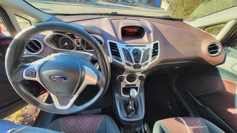 Gebraucht Ford Fiesta Titanium 82 PS (60 kW) 2010 Andere farben Kleinwagen