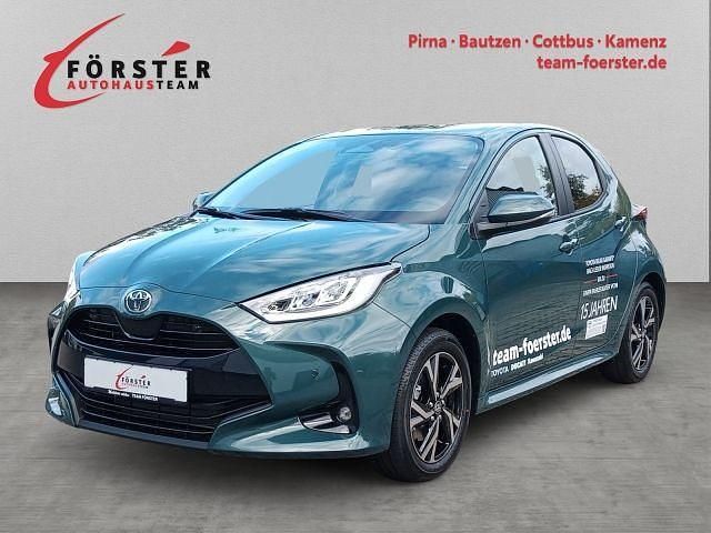 Grün Gebraucht 2025 Toyota Yaris Hybrid Limousine | 26.590 € (Fairer Preis) - Bild 1/4
