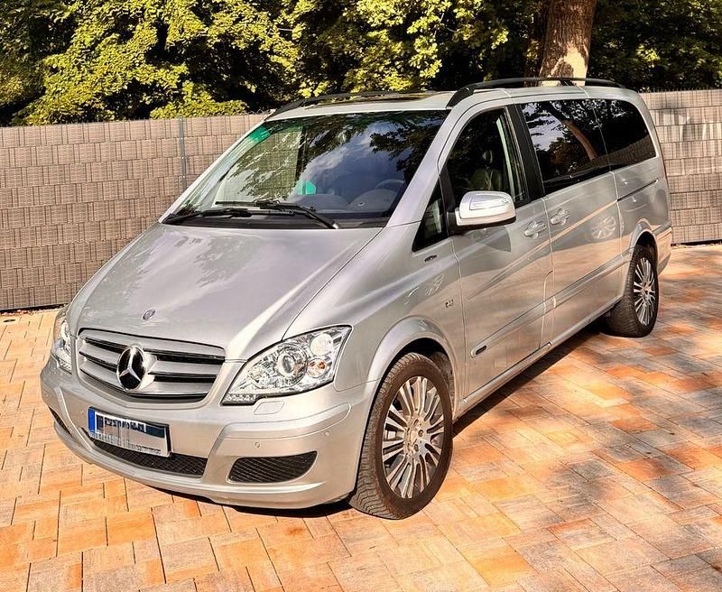 Silber Gebraucht 2013 Mercedes Viano Edition Van / Kleinbus | 22.990 € (Etwas zu teuer) - Bild 1/4