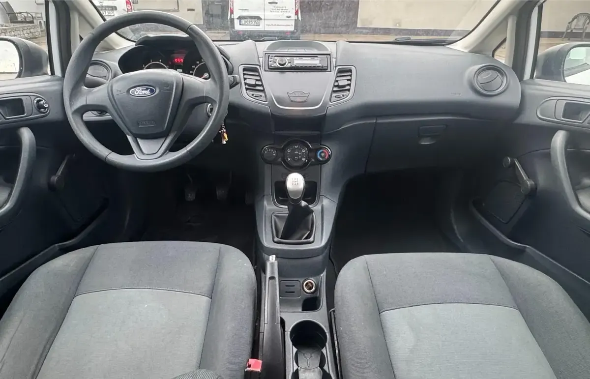 Gebraucht Ford Fiesta 65 PS (47 kW) 2012 Weiß Kleinwagen