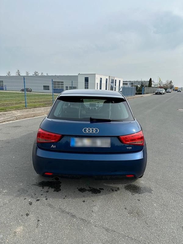 Gebraucht Audi A1 90 PS (66 kW) 2012 Blau Kleinwagen