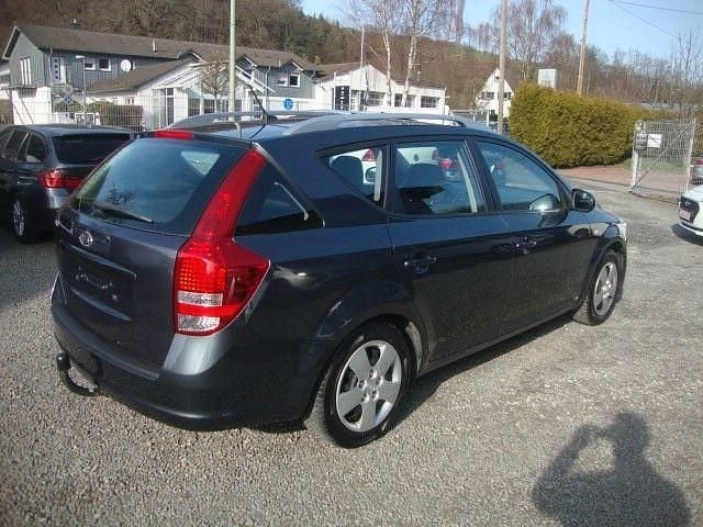 Gebraucht Kia Ceed Sportswagon 90 PS (66 kW) 2011 Schwarz Kombi