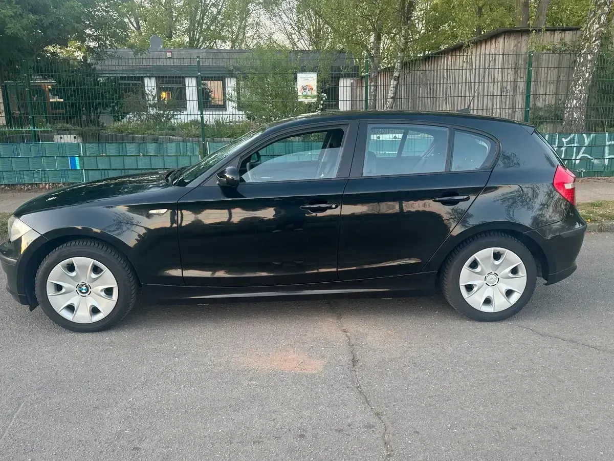 Gebraucht BMW 116 122 PS (89 kW) 2008 Schwarz Kleinwagen