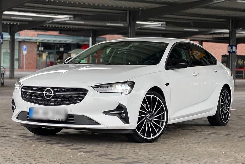 Weiß Gebraucht 2021 Opel Insignia Sport Kleinwagen | 16.800 € (Superpreis) - Bild 1/4