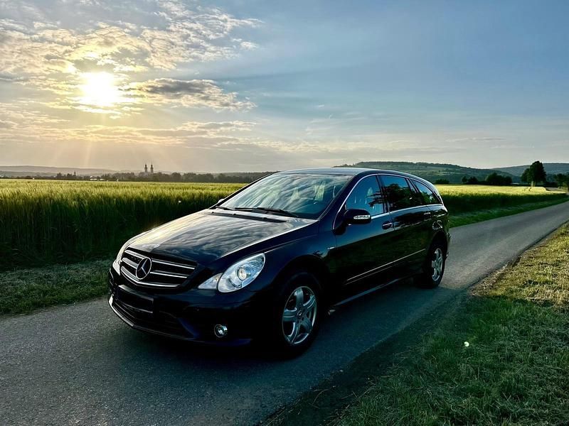Schwarz Gebraucht 2009 Mercedes R350 Van / Kleinbus | 5.800 € - Bild 1/4