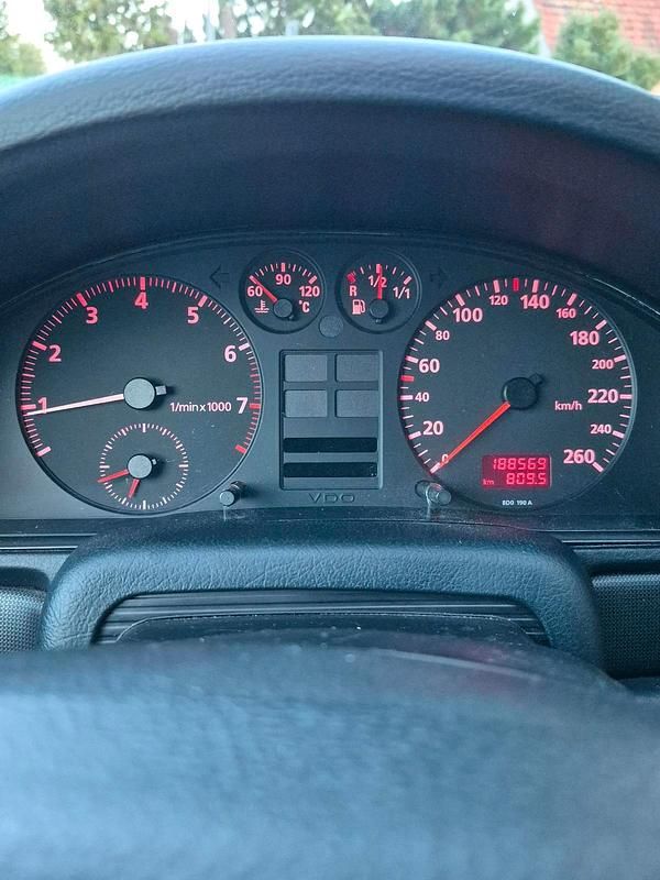 Grün Gebraucht 1996 Audi A4 Kombi | 1.900 € (Fairer Preis) - Bild 1/4