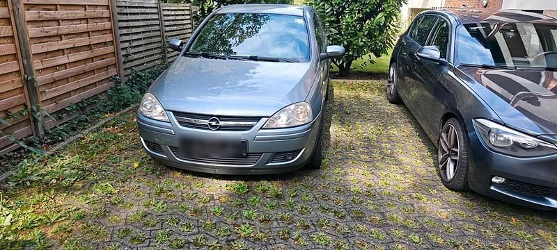 Grau Gebraucht 2004 Opel Corsa Kleinwagen | 2.599 € (Teuer) - Bild 1/4