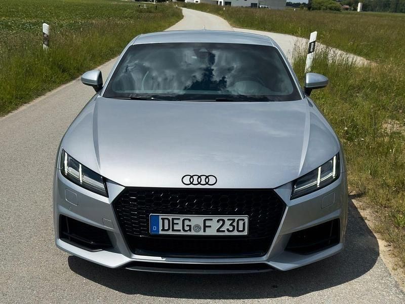 Silber Gebraucht 2015 Audi TT Ambiente Coupé | 21.500 € (Fairer Preis) - Bild 1/4