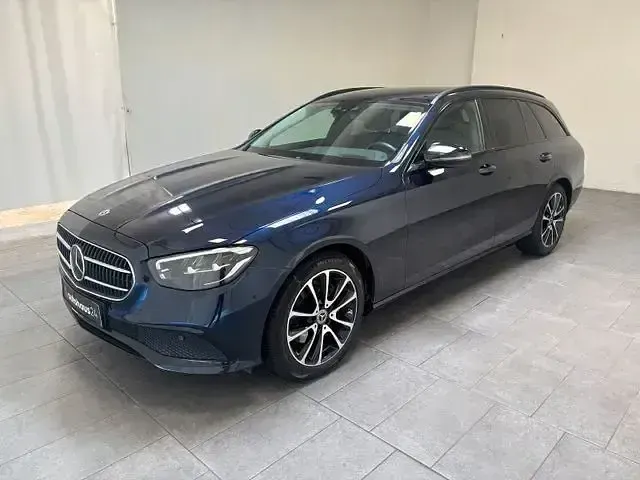 Gebraucht Mercedes E200 Avantgarde 211 PS (155 kW) 2022 Blau Kombi