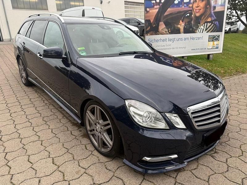 Gebraucht Mercedes E350 Avantgarde 265 PS (194 kW) 2012 Blau Limousine