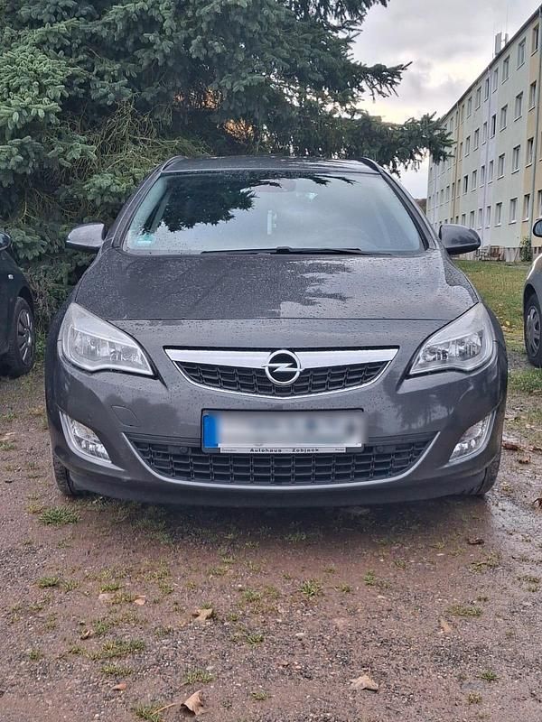 Grau Gebraucht 2012 Opel Astra Kombi | 3.400 € (Fairer Preis) - Bild 1/4