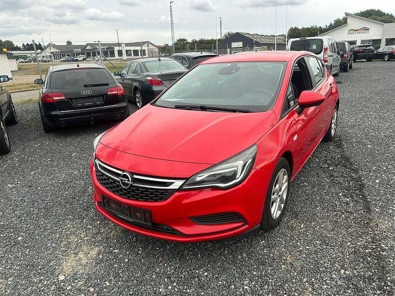 Rot Gebraucht 2016 Opel Astra Edition Limousine | 4.800 € (Superpreis) - Bild 1/4