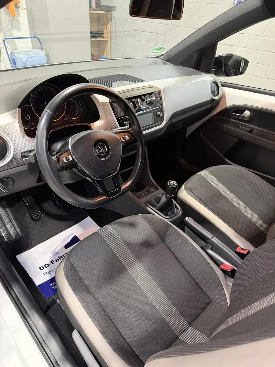 Usado VW up! 60 CV (44 kW) 2018 Blanco Utilitario