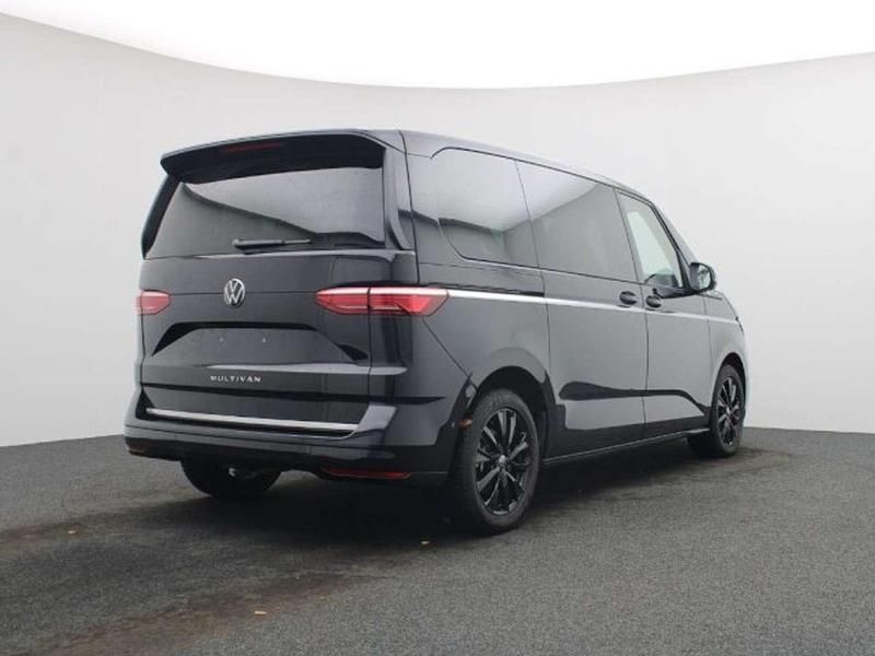 Gebraucht VW Multivan Style 150 PS (110 kW) 2025 Deep black perleffekt Van