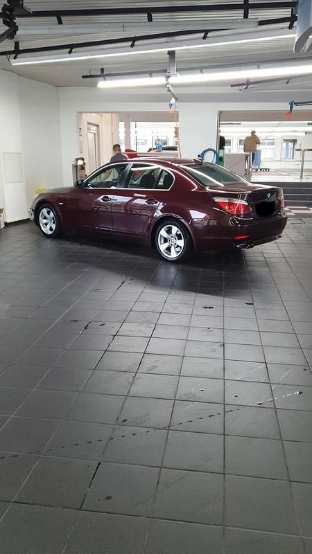 Gebraucht BMW 530 265 PS (194 kW) 2006 Violet Limousine