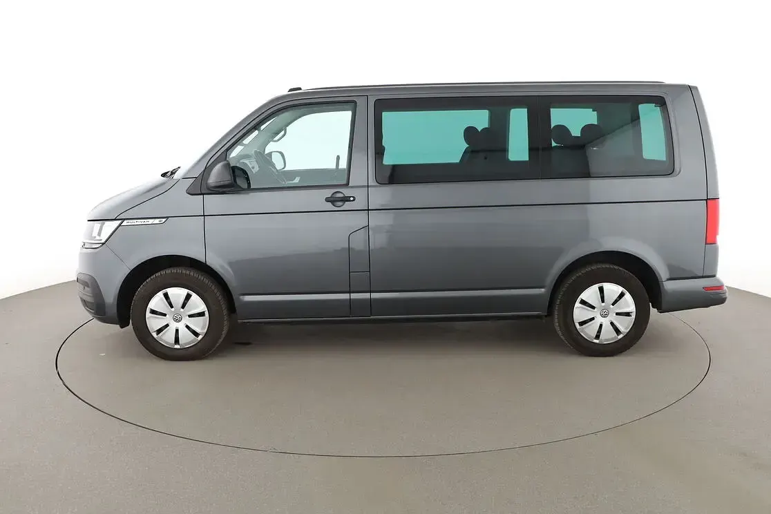 Gebraucht VW Multivan Trendline 150 PS (110 kW) 2022 Grau Van / Kleinbus