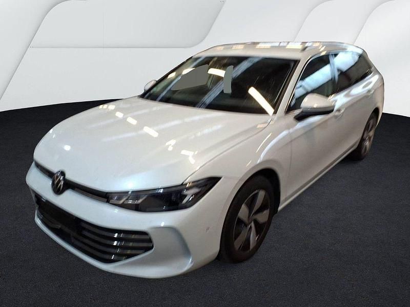 Oryxweiß perlmutteffekt Gebraucht 2025 VW Passat IQ Drive Kombi | 34.970 € (Guter Preis) - Bild 1/4